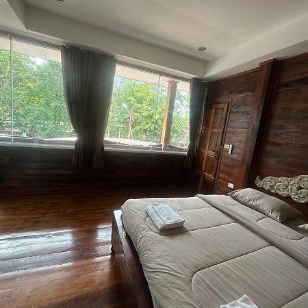 Une Jai Place เรือนอุ่นใจ Phimai Exterior foto