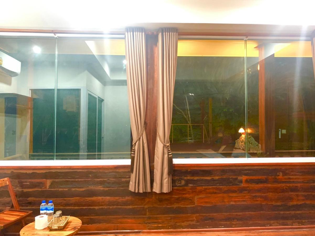 Une Jai Place เรือนอุ่นใจ Phimai Exterior foto